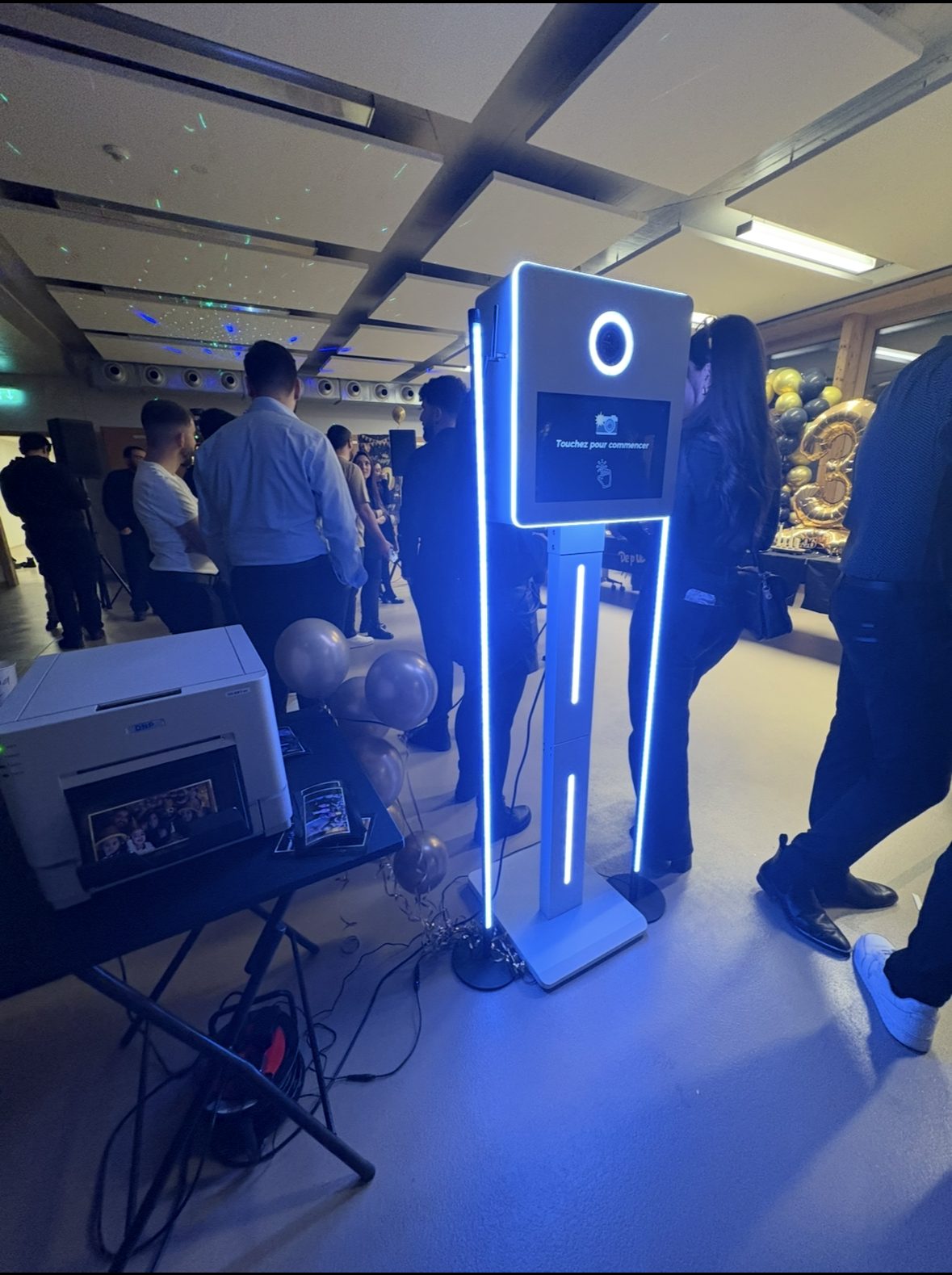 Borne photobooth Kamai lors d'une soirée avec invités